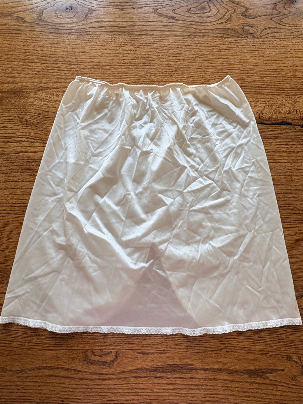 Bali Cream Half Slip with Lace Edge at hem- women’s medium- 100% nylon